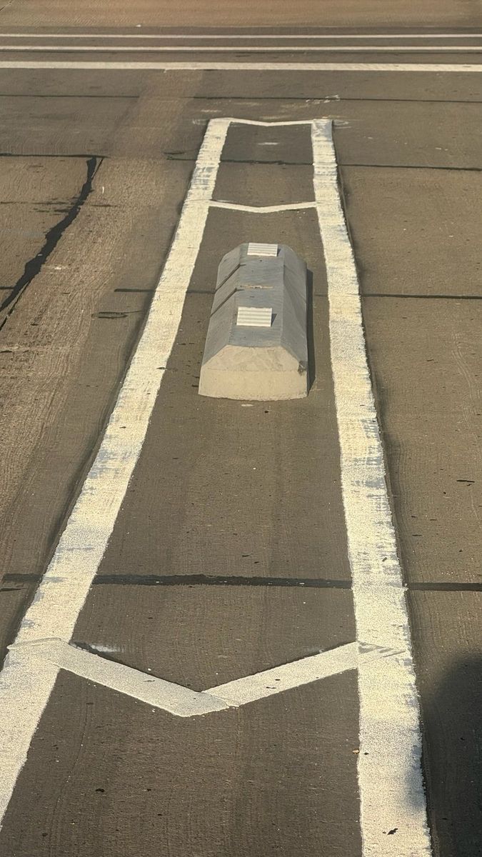 Route photo 1: North Concrete Barrier 1, Reflector Damage