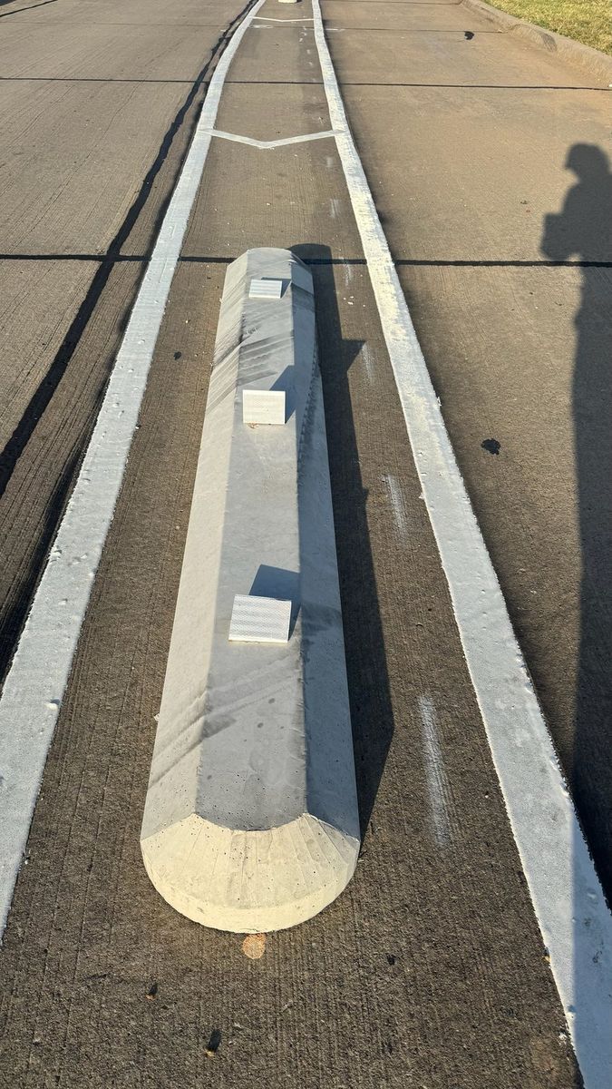 Route photo 19: North Concrete Barrier 14, Reflector Damage