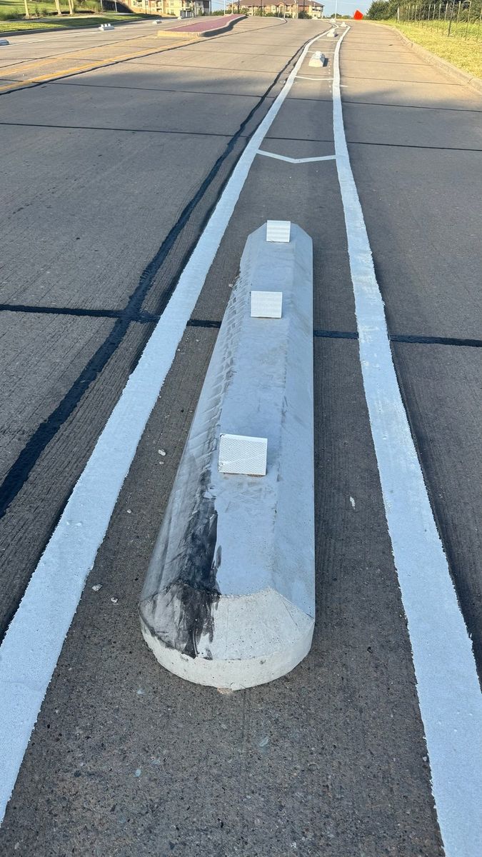 Route photo 21: North Concrete Barrier 15, Reflector Damage