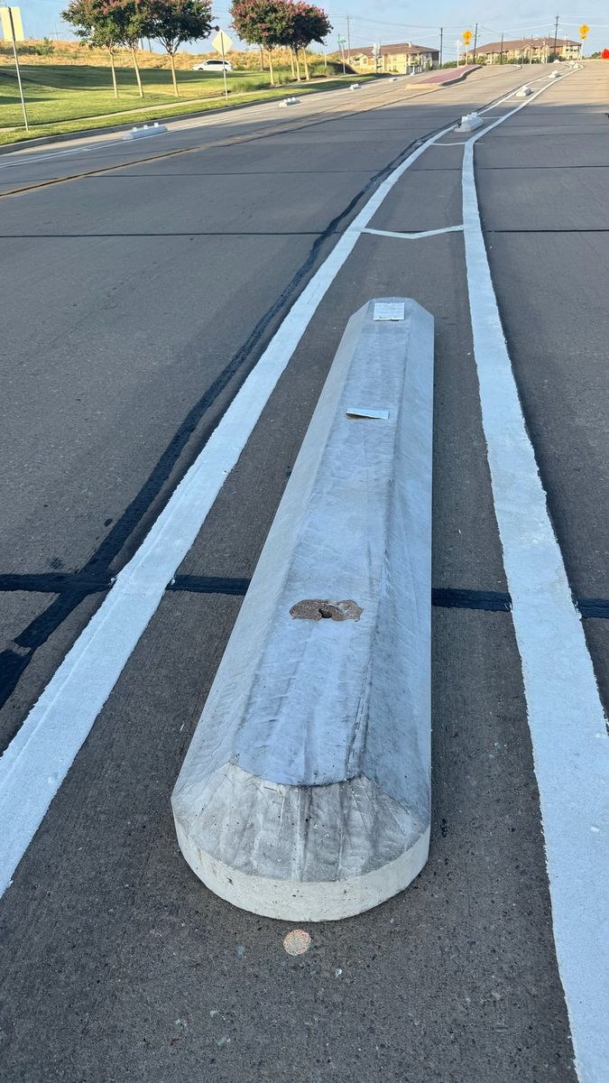Route photo 23: North Concrete Barrier 16, Reflector Damage