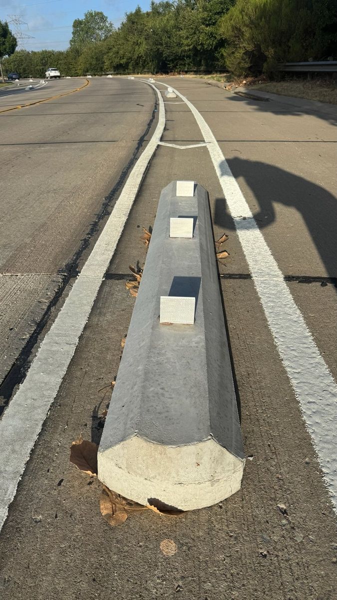 Route photo 66: North Concrete Barrier 38, Reflector Damage