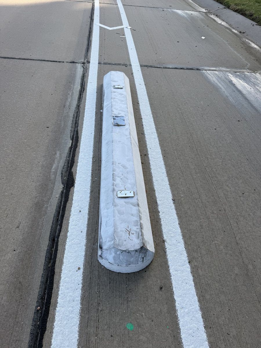 Route photo 26: South Concrete Barrier 8, Reflector Damage