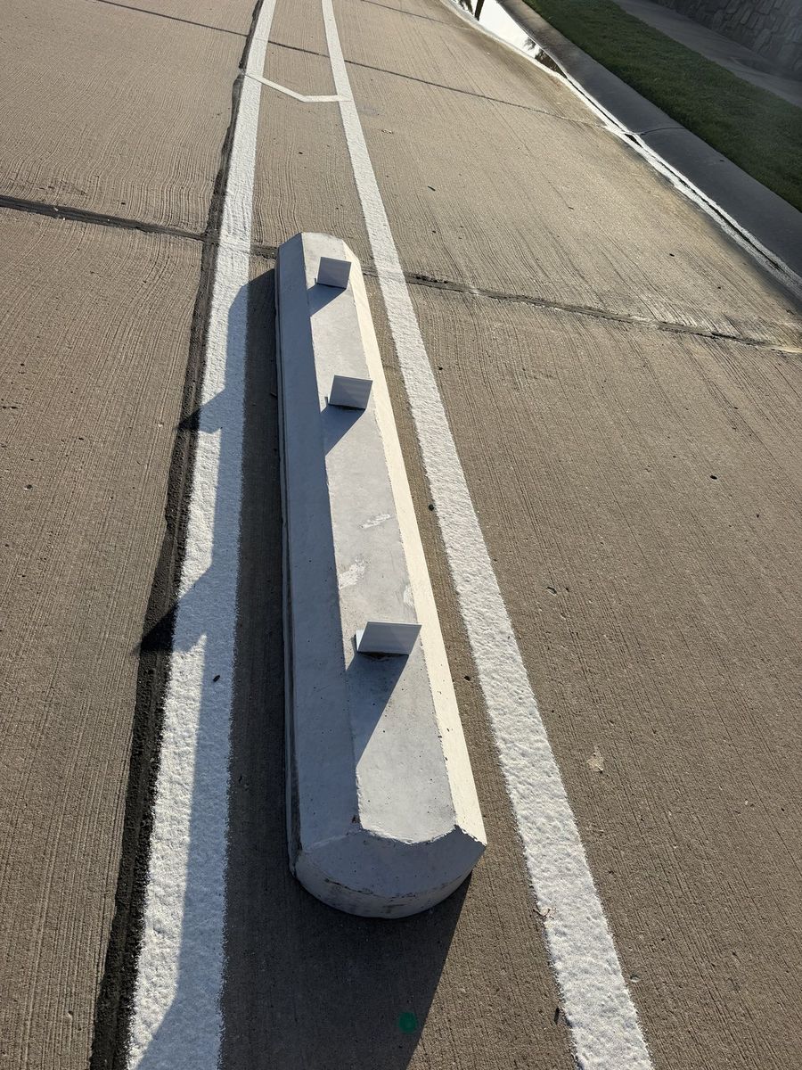 Route photo 56: South Concrete Barrier 23, Tire Marks