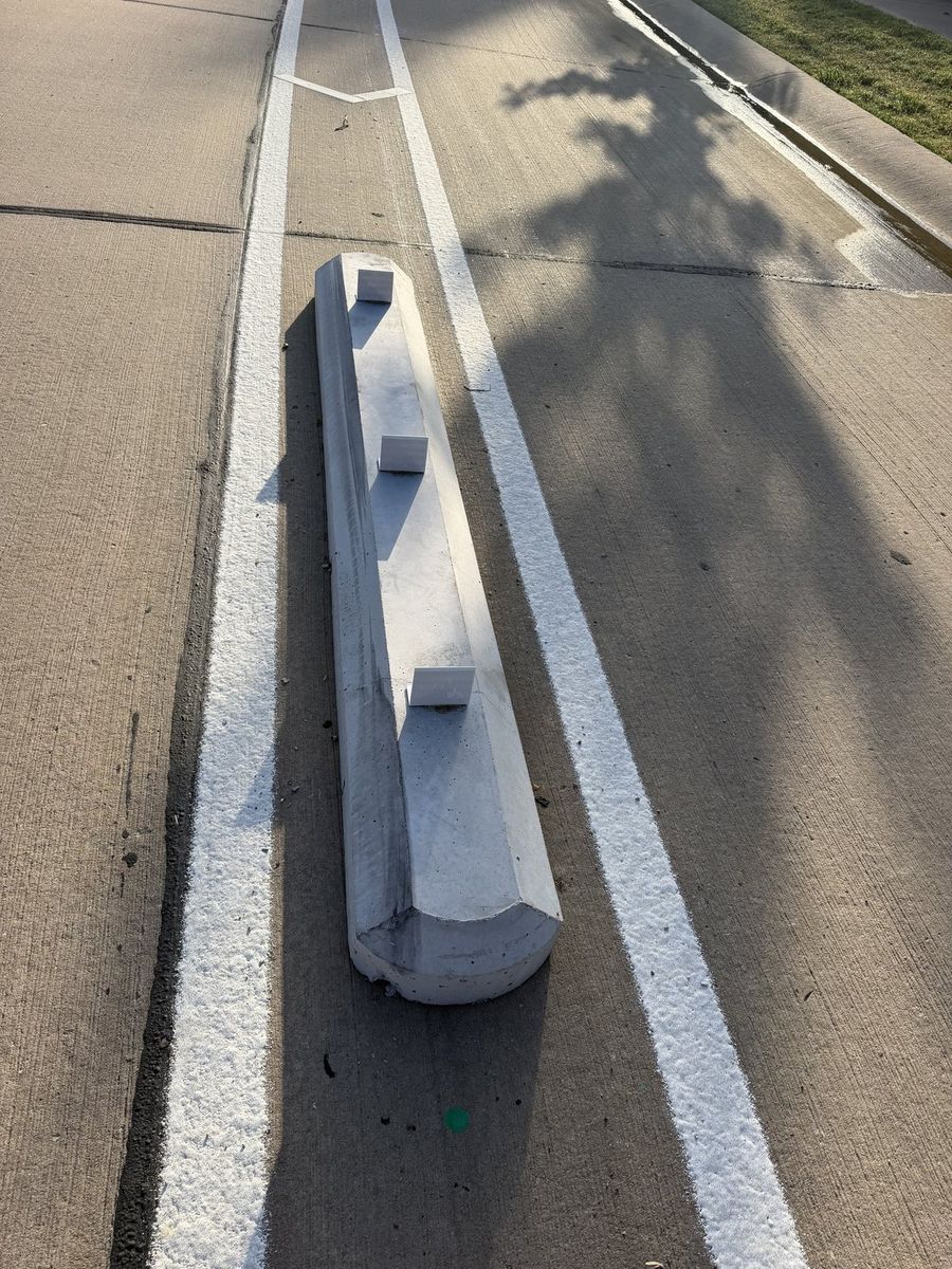 Route photo 60: South Concrete Barrier 25, Reflector Damage