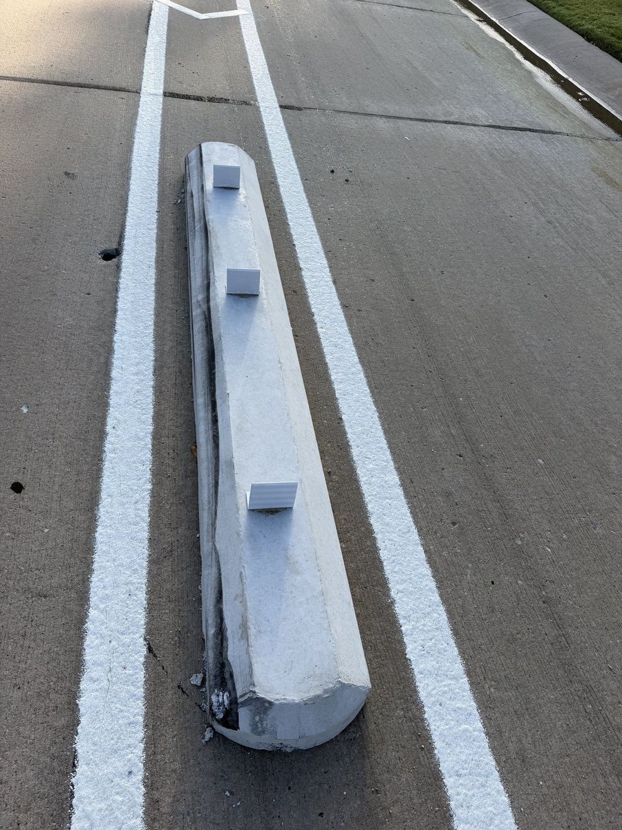Route photo 62: South Concrete Barrier 26, Concrete Damage