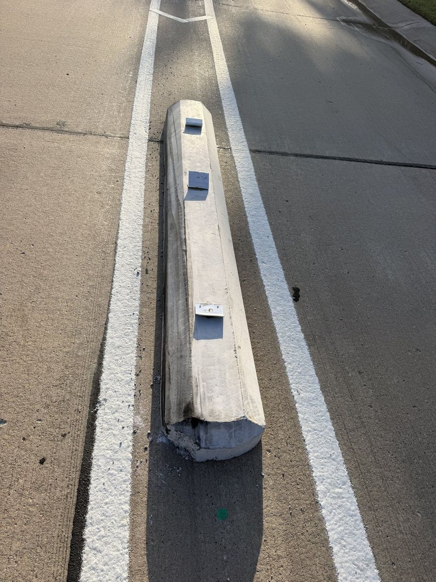 Route photo 64: South Concrete Barrier 27, Concrete Damage