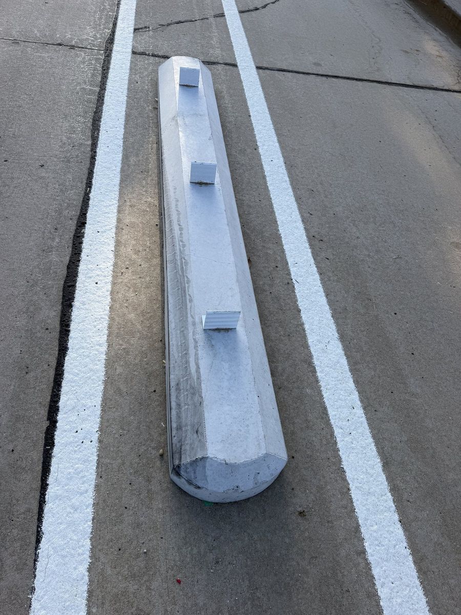 Route photo 67: South Concrete Barrier 28, Reflector Damage