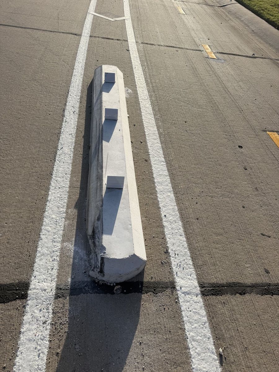 Route photo 73: South Concrete Barrier 33, Concrete Damage