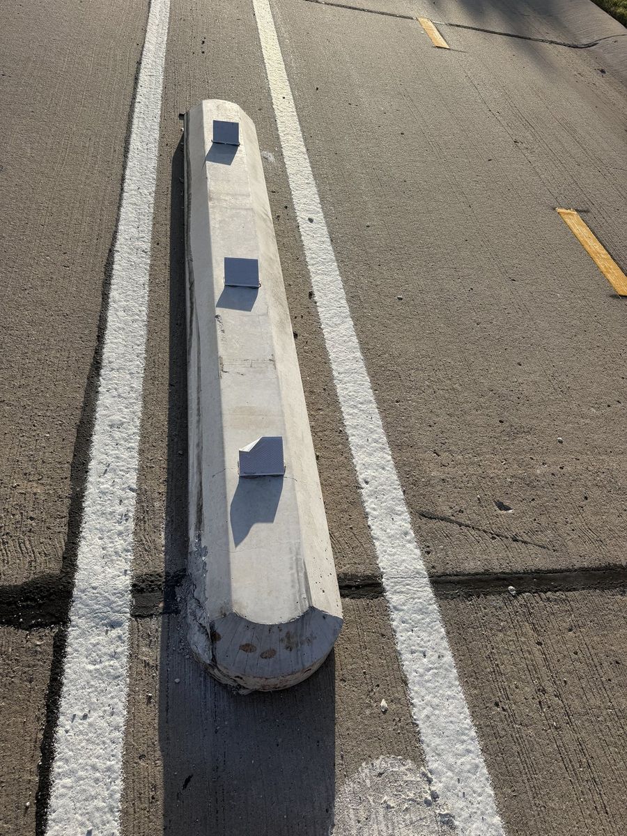 Route photo 74: South Concrete Barrier 34, Concrete Damage