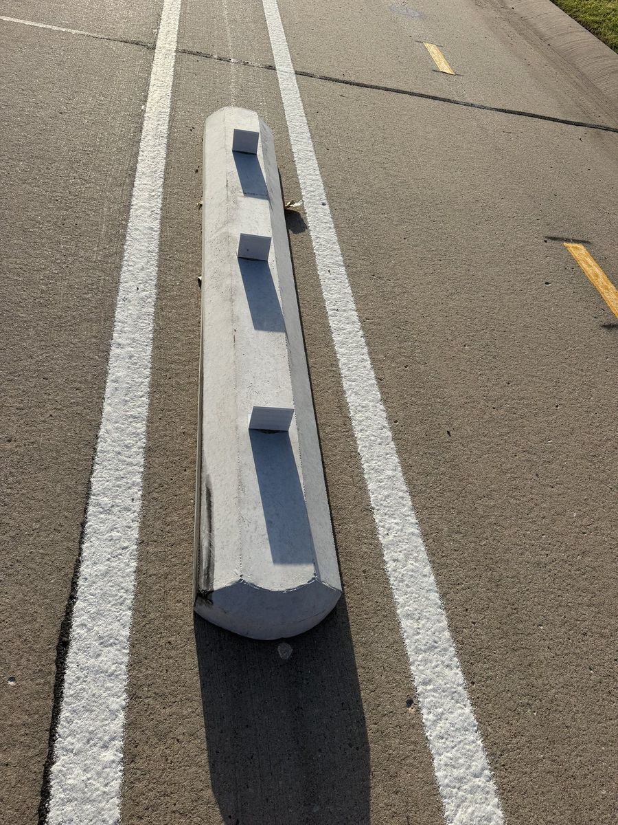 Route photo 82: South Concrete Barrier 40, Tire Marks