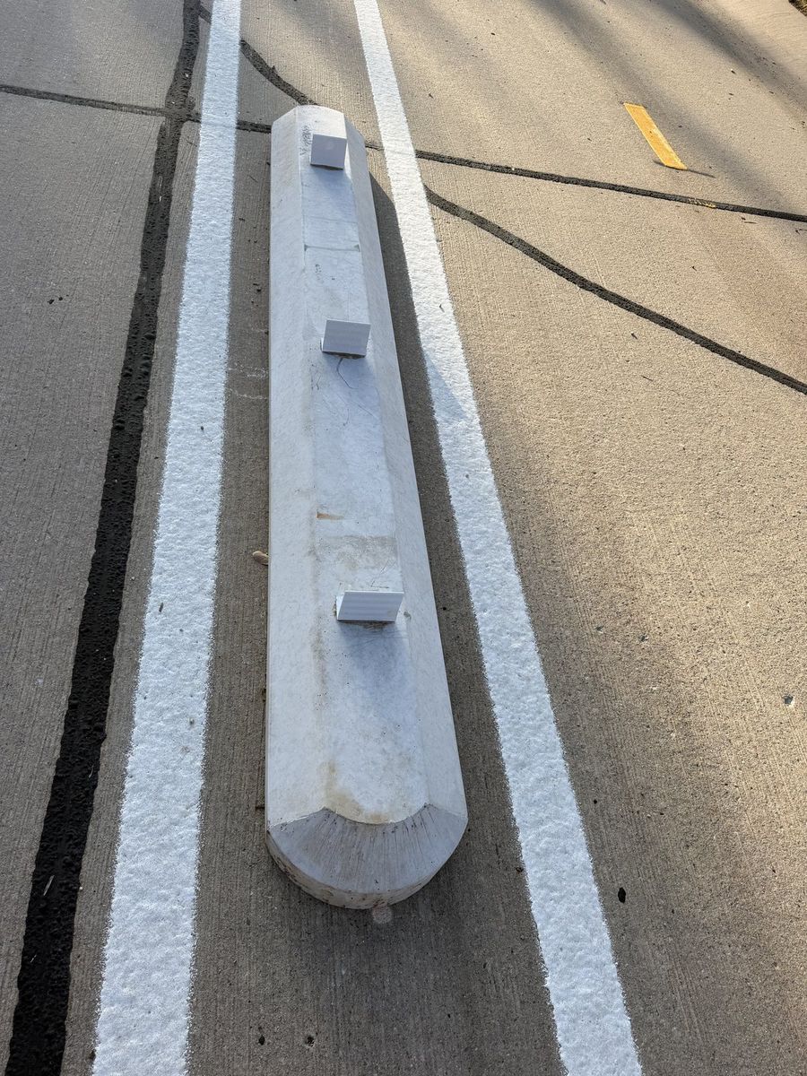 Route photo 88: South Concrete Barrier 46, Reflector Damage