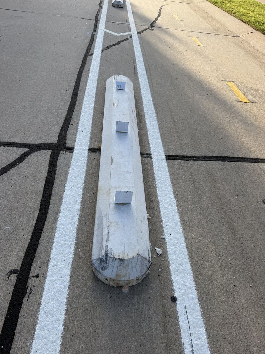 Route photo 90: South Concrete Barrier 48, Concrete Damage