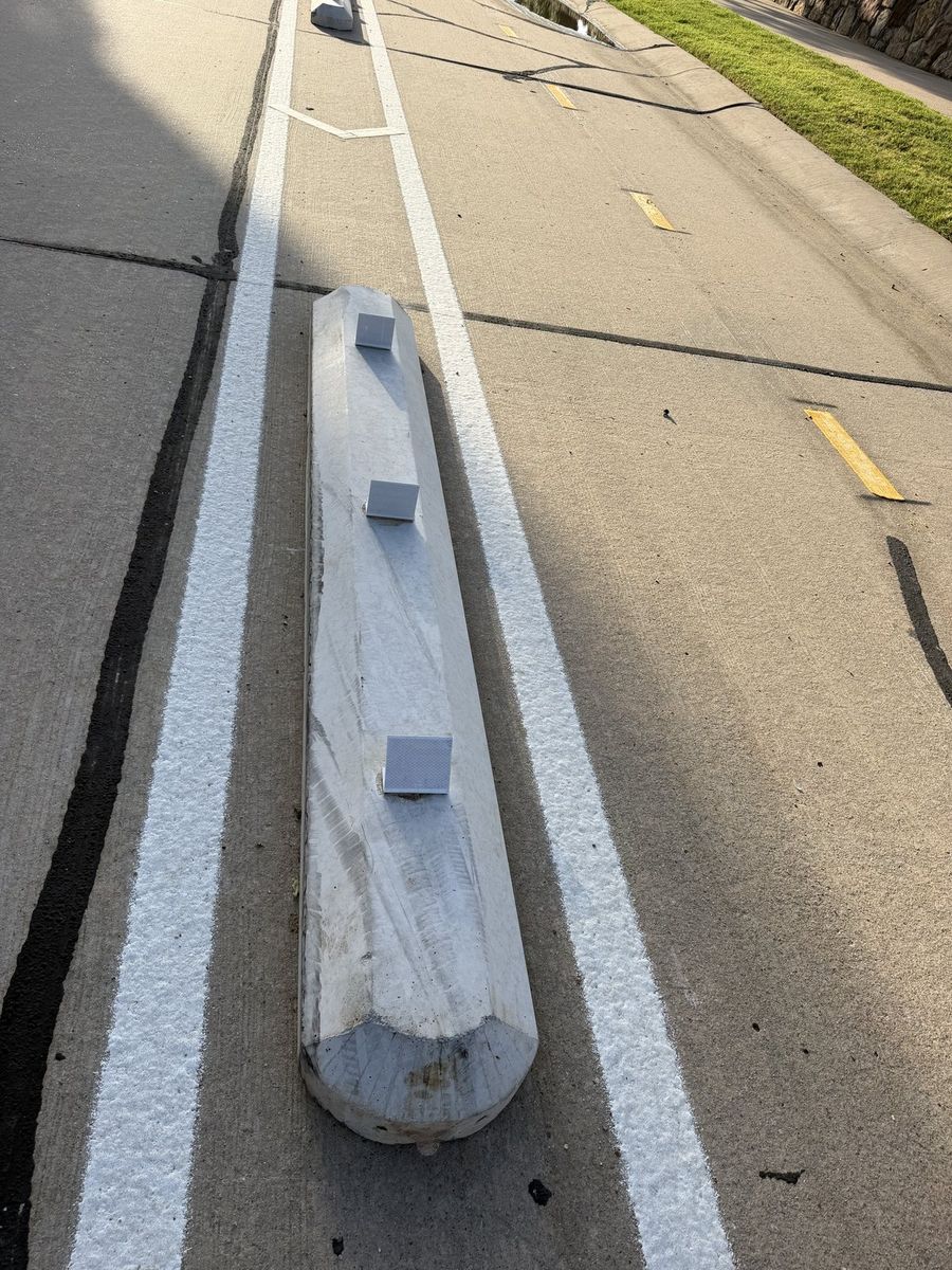 Route photo 91: South Concrete Barrier 49, Reflector Damage