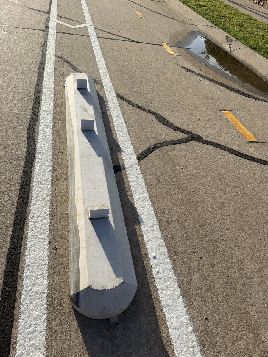 Route photo 92: South Concrete Barrier 50, Tire Marks