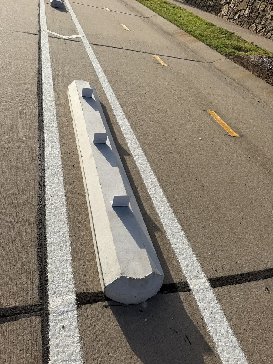 Route photo 103: South Concrete Barrier 61, Tire Marks