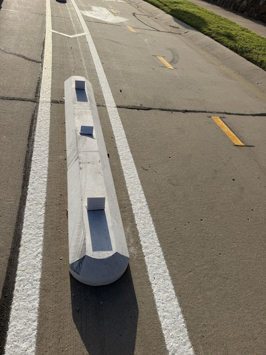 Route photo 114: South Concrete Barrier 72, Reflector Damage