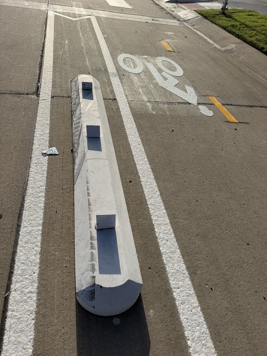 Route photo 115: South Concrete Barrier 73, Reflector Damage