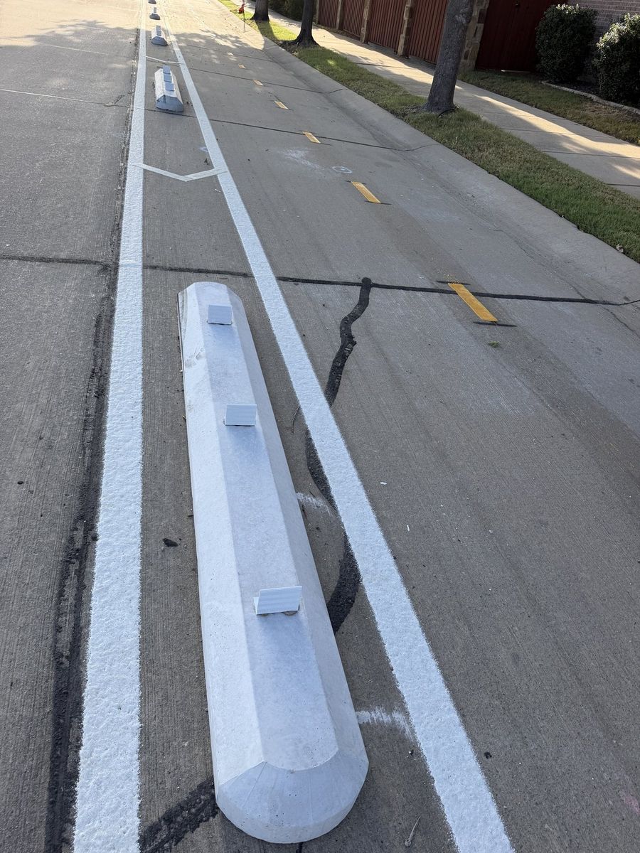 Route photo 118: South Concrete Barrier 75, Tire Marks