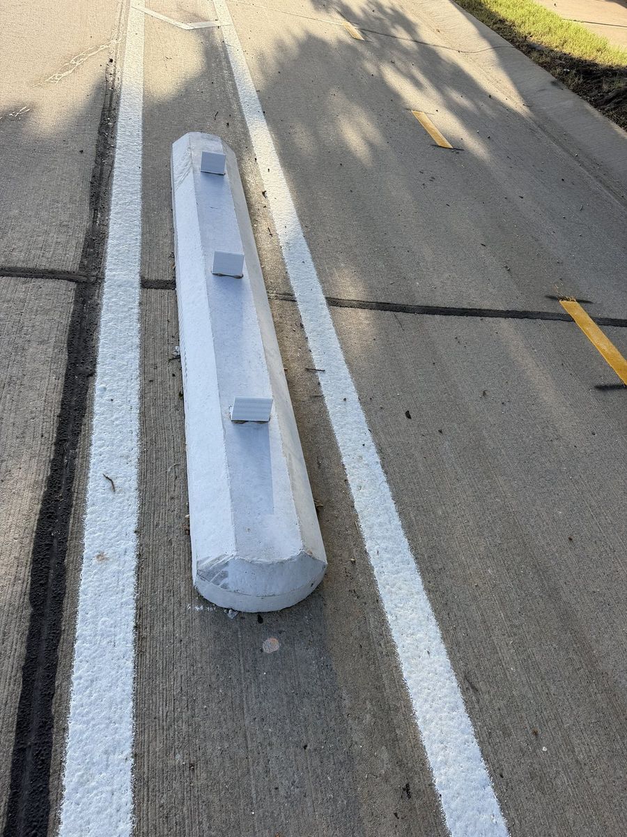 Route photo 120: South Concrete Barrier 77, Tire Marks