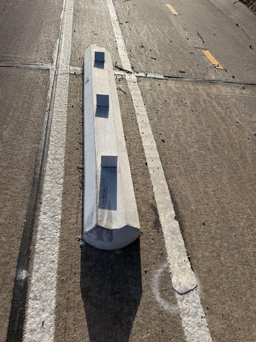 Route photo 121: South Concrete Barrier 78, Reflector Damage