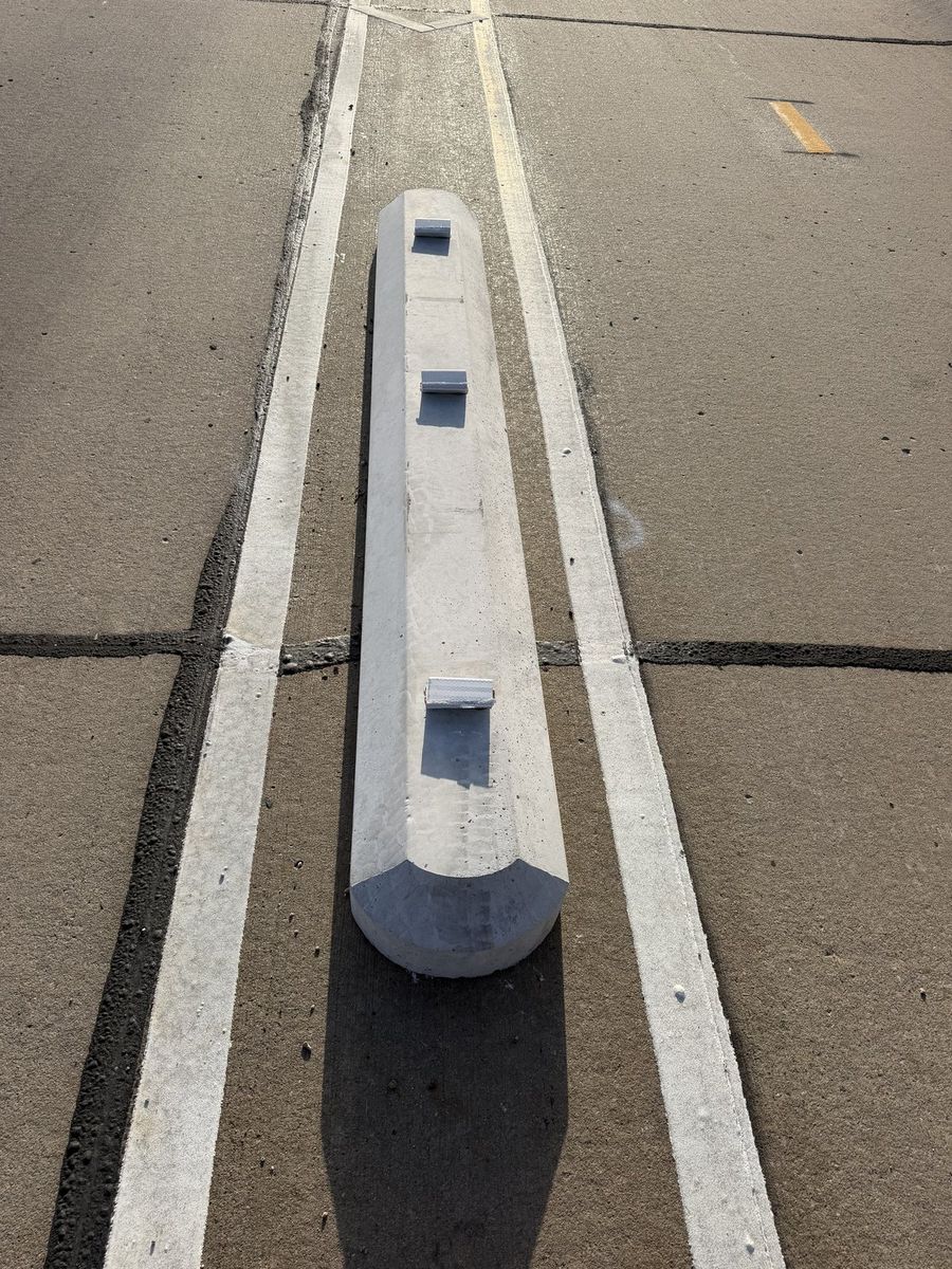 Route photo 123: South Concrete Barrier 80, Reflector Damage