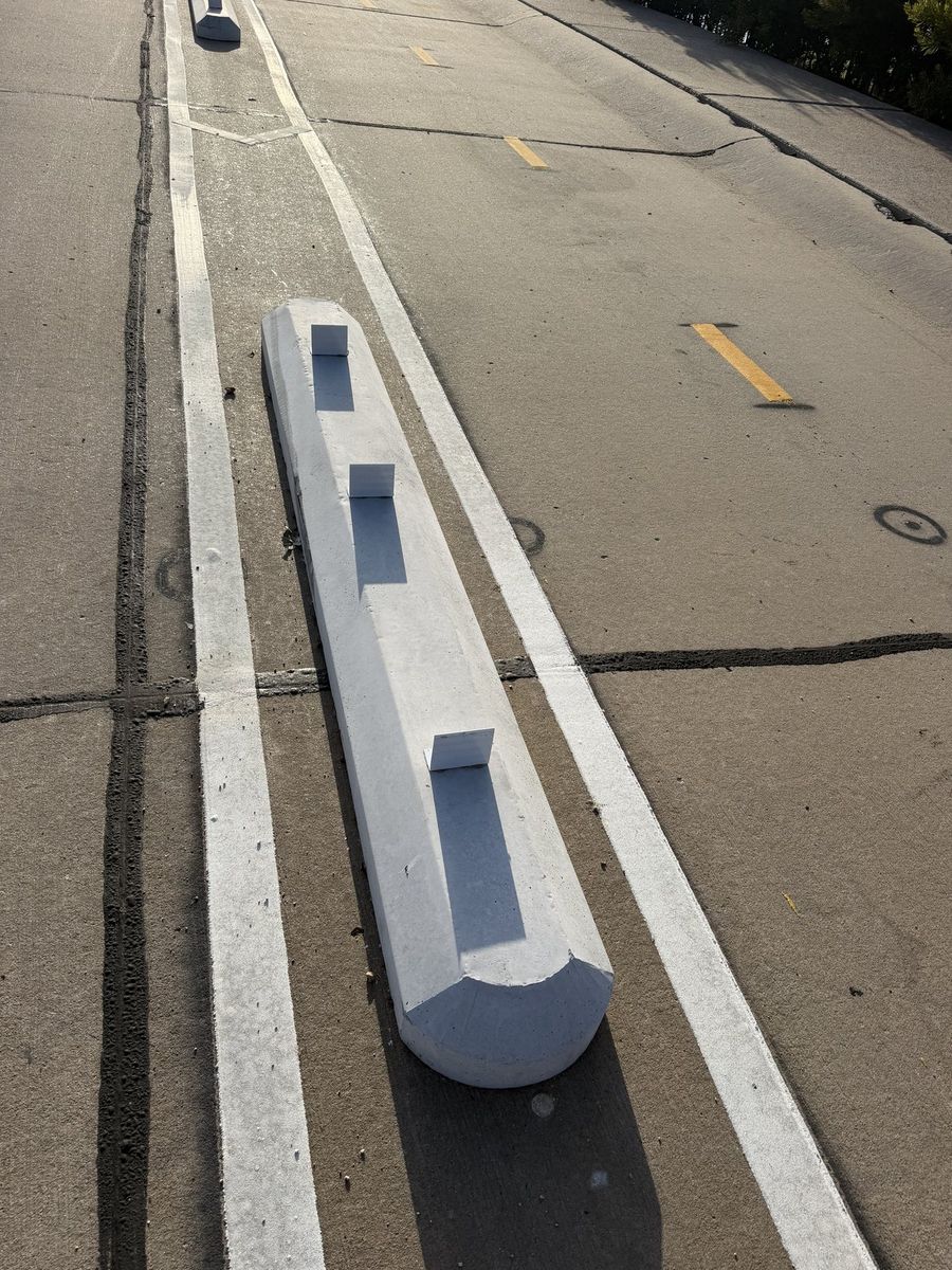 Route photo 126: South Concrete Barrier 83, Tire Marks