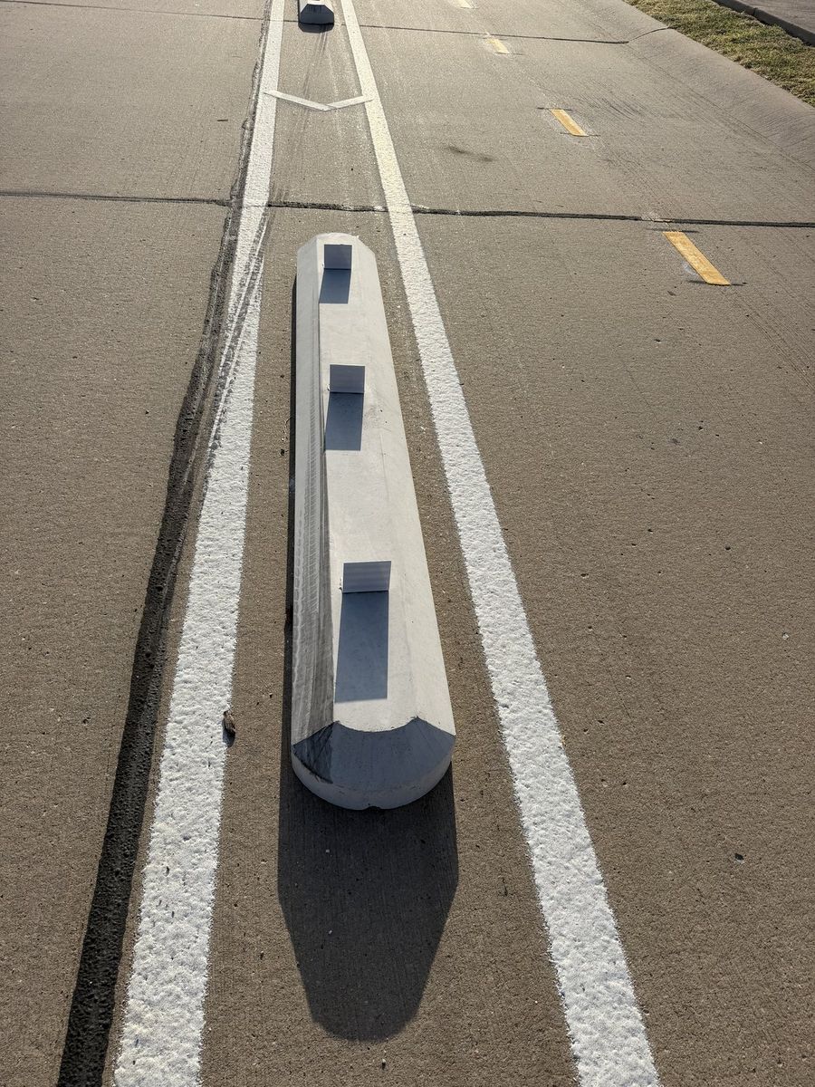 Route photo 133: South Concrete Barrier 90, Tire Marks