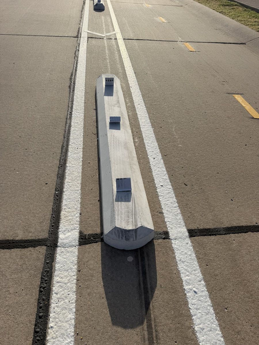 Route photo 134: South Concrete Barrier 91, Reflector Damage