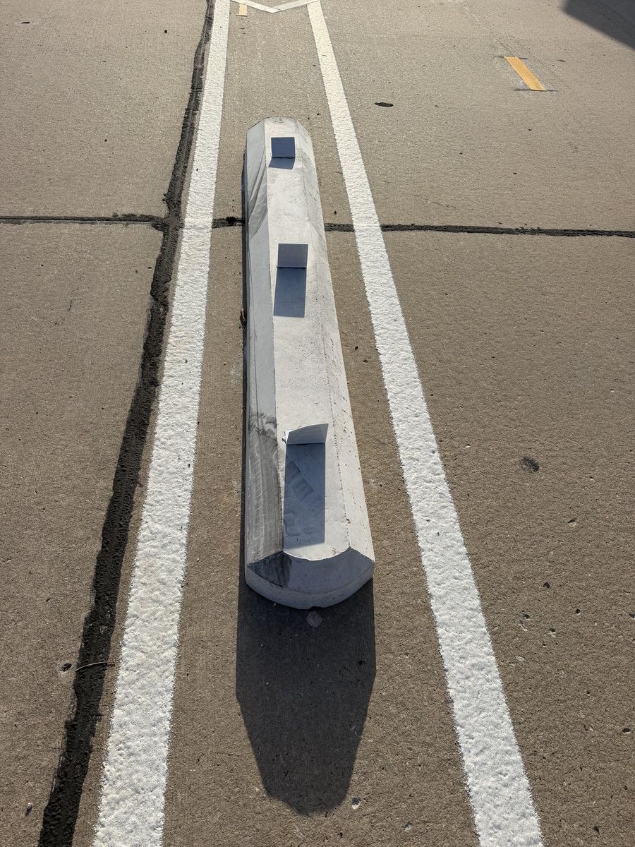 Route photo 136: South Concrete Barrier 92, Reflector Damage