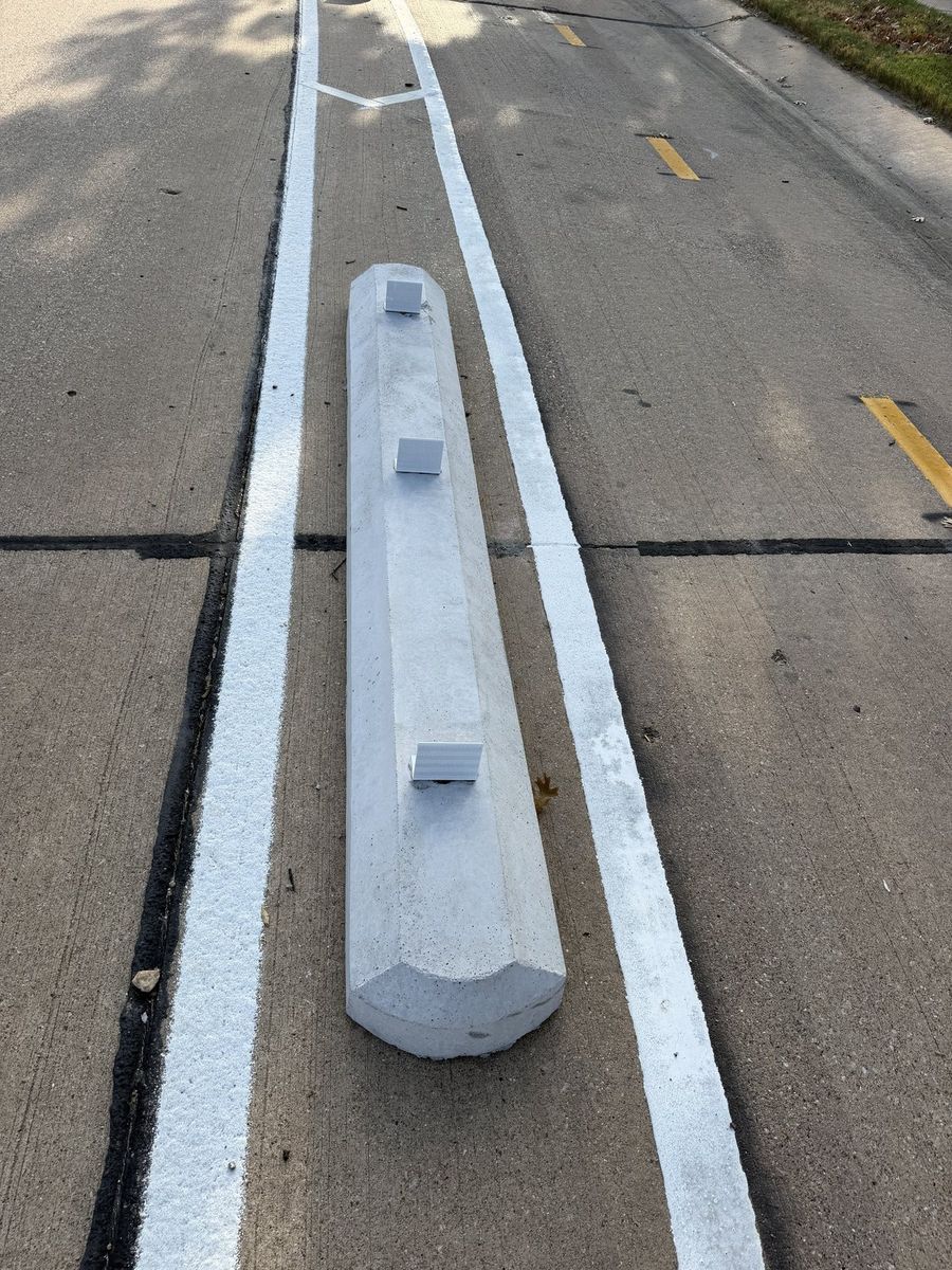 Route photo 146: South Concrete Barrier 99, Tire Marks