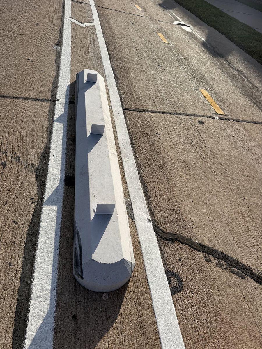Route photo 150: South Concrete Barrier 102, Tire Marks
