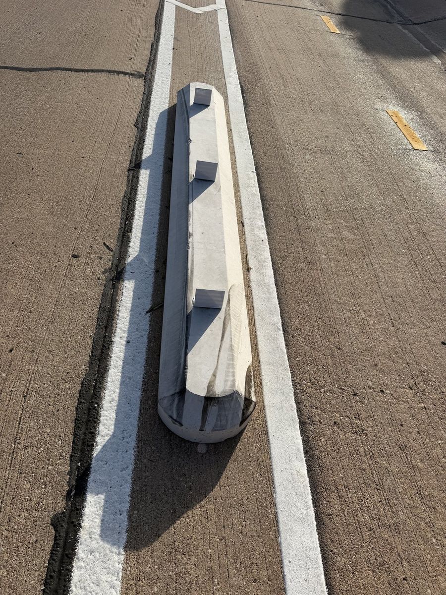 Route photo 152: South Concrete Barrier 104, Tire Marks