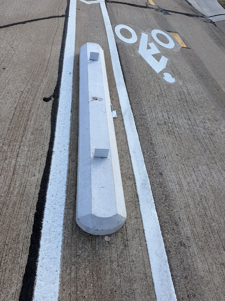 Route photo 156: South Concrete Barrier 108, Reflector Damage
