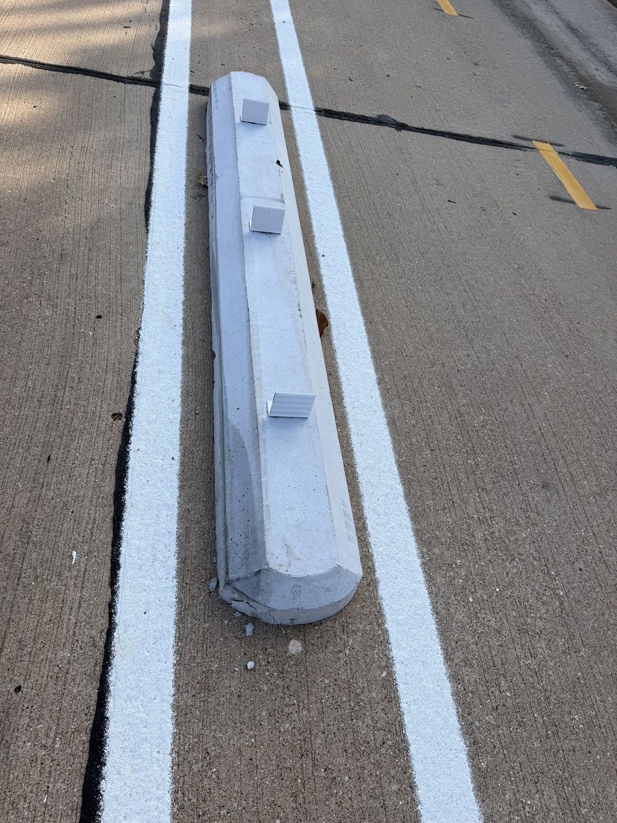 Route photo 157: South Concrete Barrier 109, Tire Marks